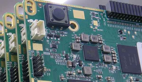 SMT貼片加工中將元件焊接到pcb上兩種方法的區(qū)別